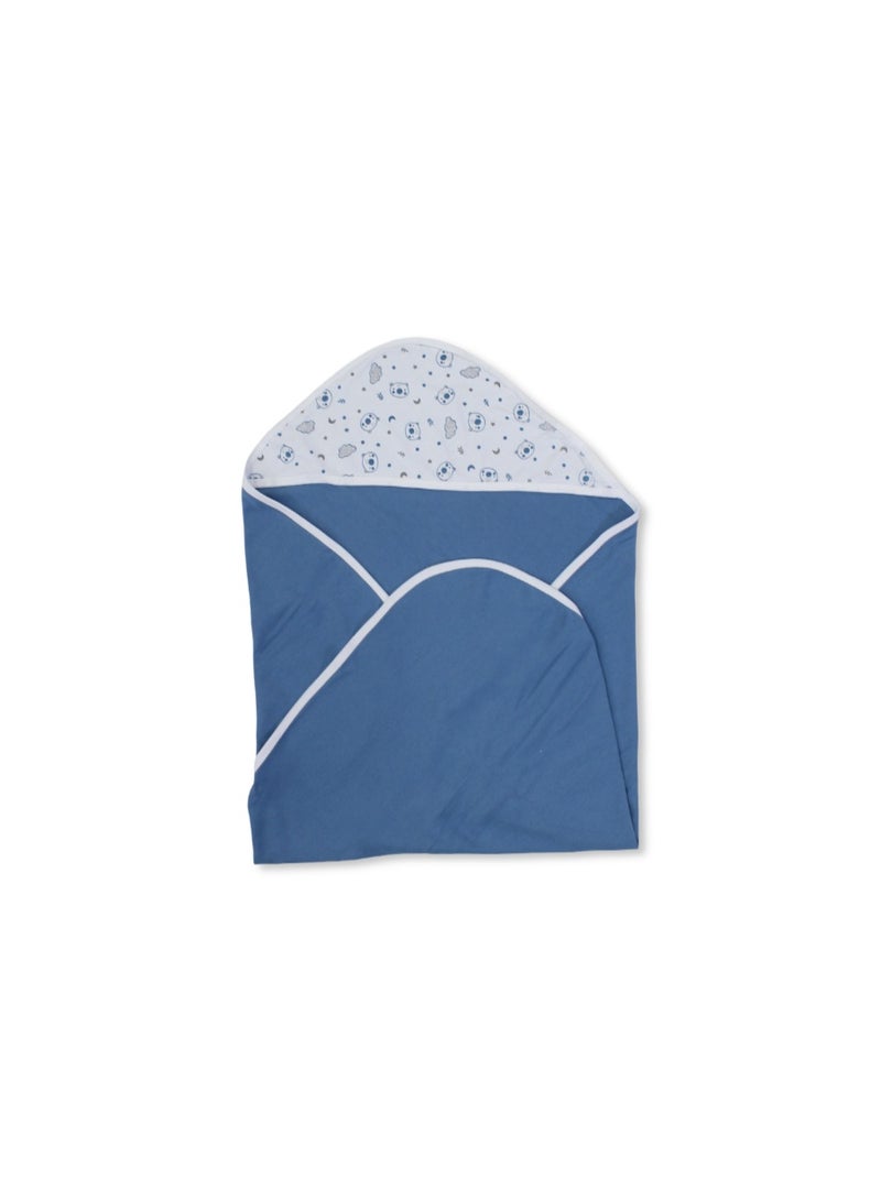 بيرسو بطانية أطفال قطنية – لون أبيض كريمي وأزرق نيلي بنقشة "دب لطيف" - Image 1